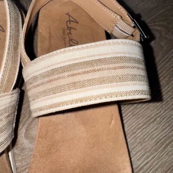 Women’s Abella True Comfort Size 10 Beige & Cream Heeled Sandals - Picture 4 of 6